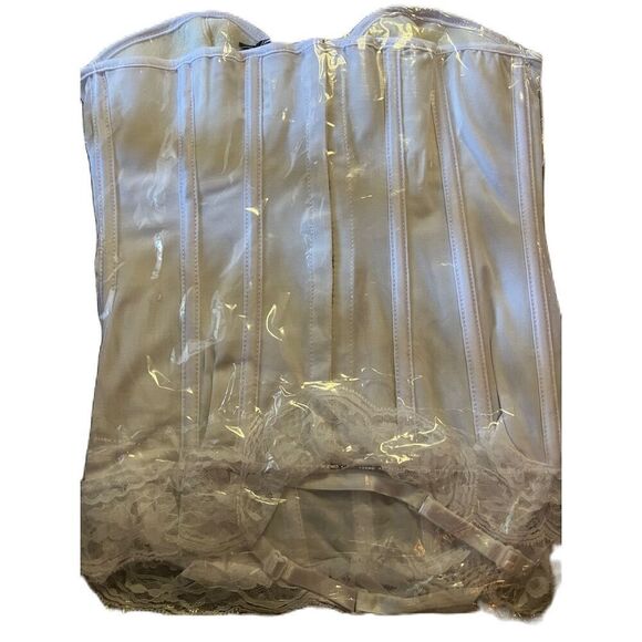 Silver corset - Picture 6 of 7